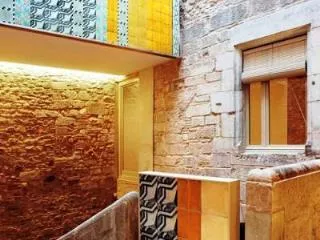 La 'Casa Collage en el Call de Girona', ejemplo de rehabilitación con piezas cerámicas