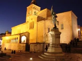 Iluminación arquitectónica eficiente en una céntrica plaza de Segovia