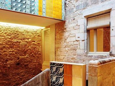 La 'Casa Collage en el Call de Girona', ejemplo de rehabilitación con piezas cerámicas